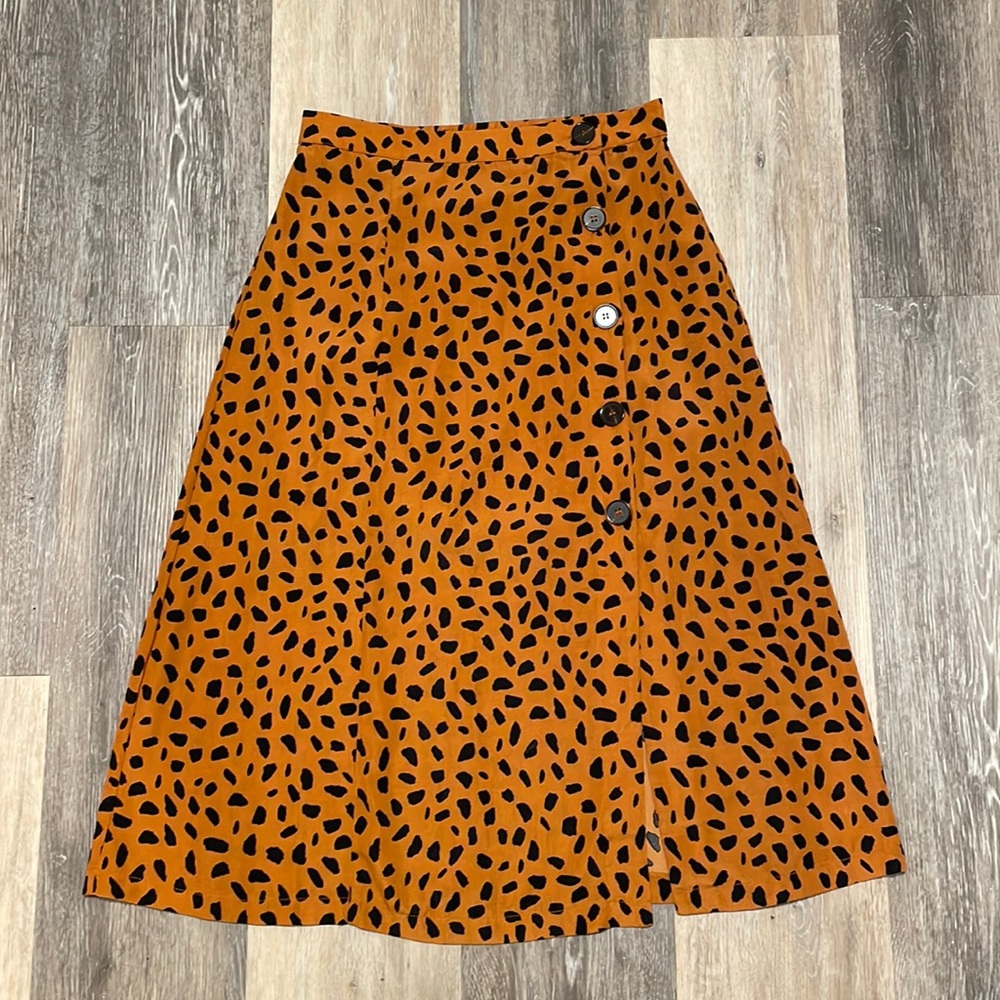 🔥3/$30! Animal print A-line midi skirt with buttons